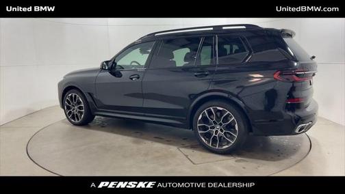 2023 BMW X7 M60i