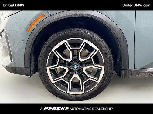 Cape York Green Metallic 2024 BMW X2 xDrive28i