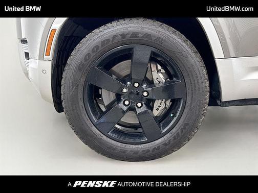 2023 Land Rover Defender 110 SE