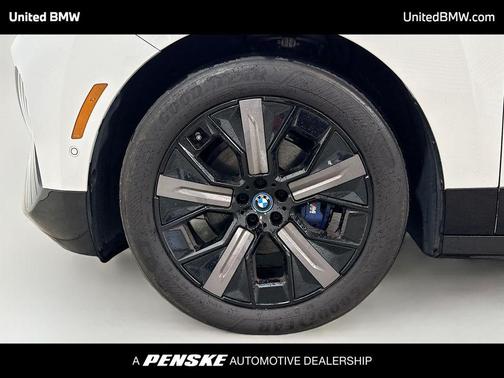 Mineral White Metallic 2024 BMW iX M60