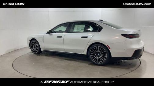 2026 BMW 750e i xDrive