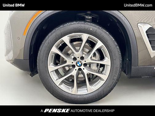 Manhattan Green Metallic 2026 BMW X5 sDrive40i