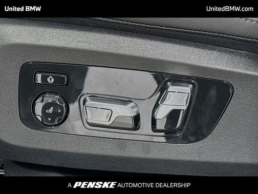 Mineral White Metallic 2027 BMW X7 xDrive40i