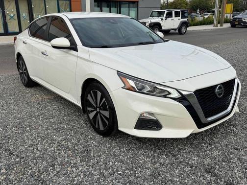 Pearl White Tricoat 2021 Nissan Altima 2.5 SV