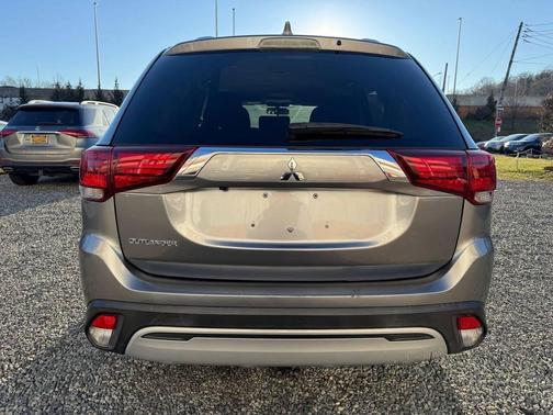 2020 Mitsubishi Outlander ES