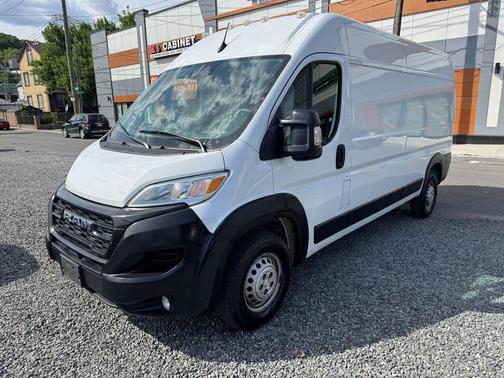White 2024 RAM ProMaster 2500 Tradesman