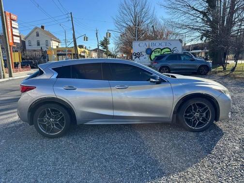 2017 INFINITI QX30 Sport 4dr Crossover