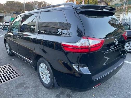 2016 Toyota Sienna XLE
