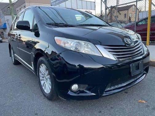 2016 Toyota Sienna XLE