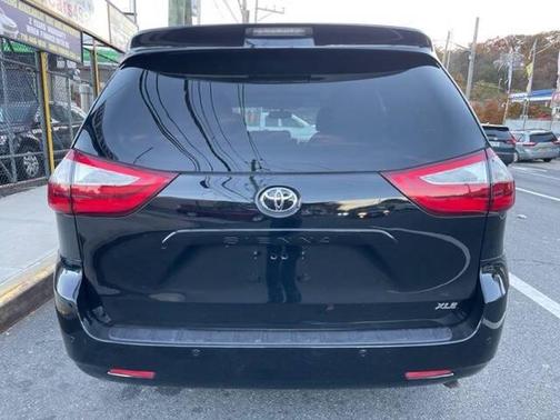 2016 Toyota Sienna XLE