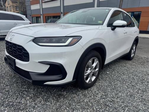 White 2025 Honda HR-V LX