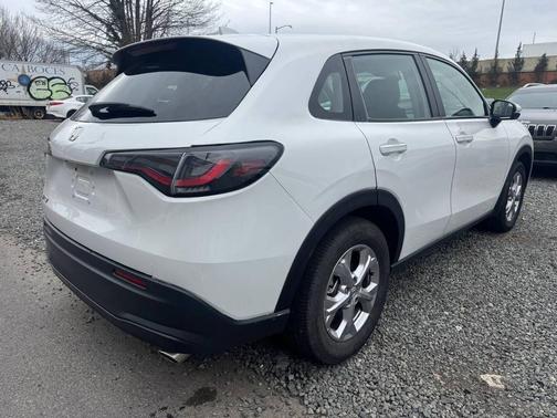 White 2025 Honda HR-V LX