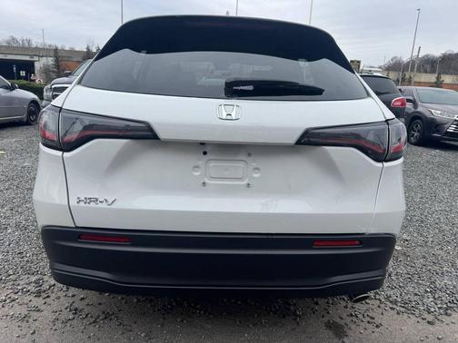 White 2025 Honda HR-V LX