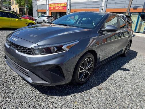 Gray 2023 Kia Forte LXS Sedan