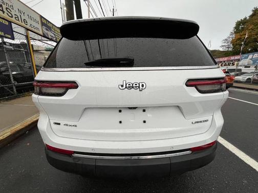 2022 Jeep Grand Cherokee L Laredo