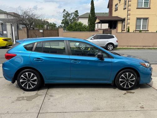 Blue 2018 Subaru Impreza 2.0i