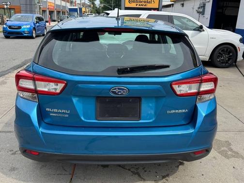Blue 2018 Subaru Impreza 2.0i