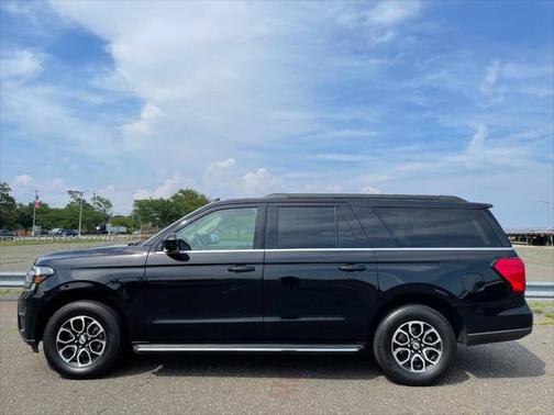 2022 Ford Expedition XLT 4x4 4dr SUV