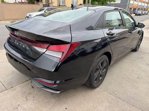 Black 2021 Hyundai ELANTRA SEL