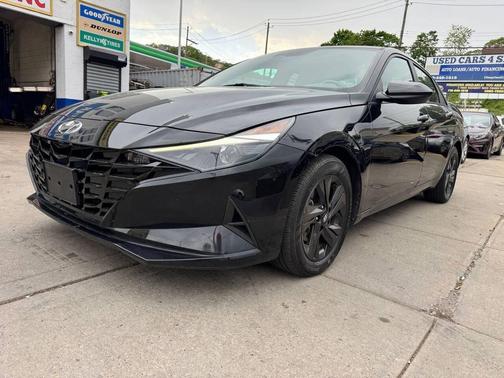 Black 2021 Hyundai ELANTRA SEL Sedan