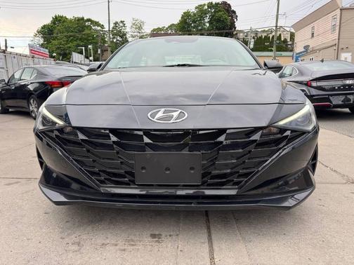 Black 2021 Hyundai ELANTRA SEL