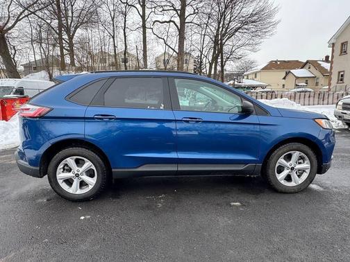 2023 Ford Edge SE