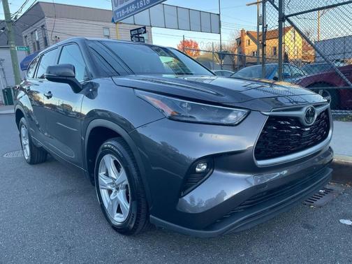 2022 Toyota Highlander LE