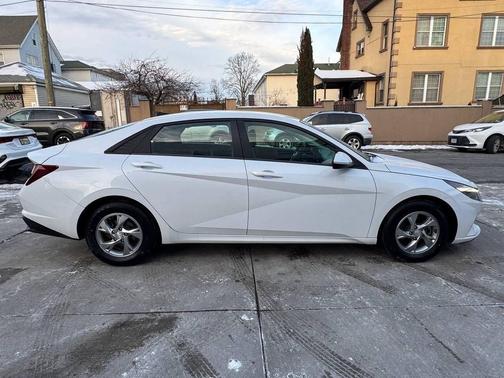 2021 Hyundai ELANTRA SE