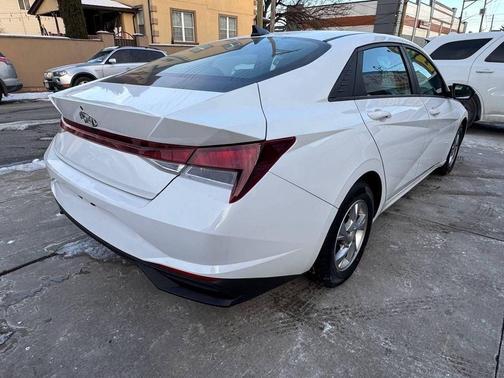 2021 Hyundai ELANTRA SE