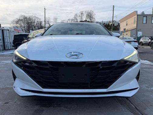 2021 Hyundai ELANTRA SE