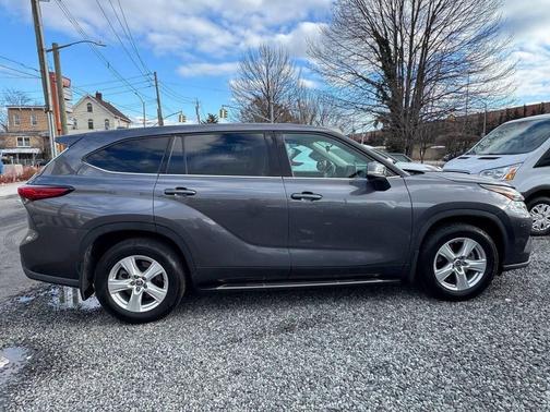 2021 Toyota Highlander LE
