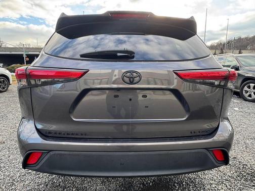 2021 Toyota Highlander LE