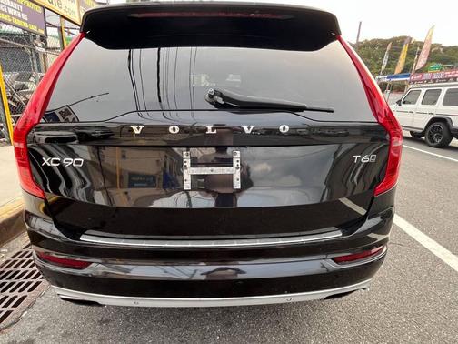2016 Volvo XC90 T6 Momentum