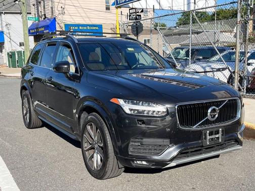 2016 Volvo XC90 T6 Momentum