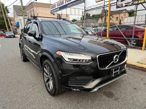 2016 Volvo XC90 T6 Momentum