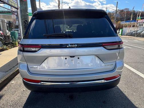 2023 Jeep Grand Cherokee Laredo