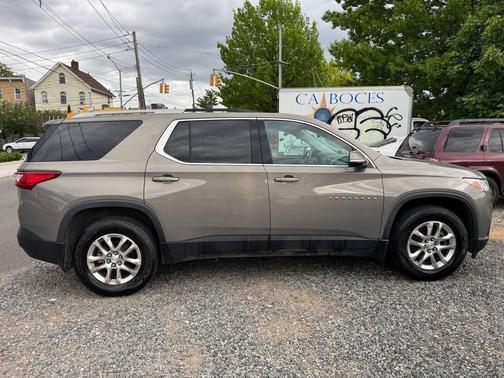 Gray 2018 Chevrolet Traverse LT Cloth