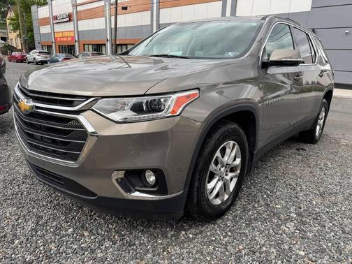 Gray 2018 Chevrolet Traverse LT Cloth
