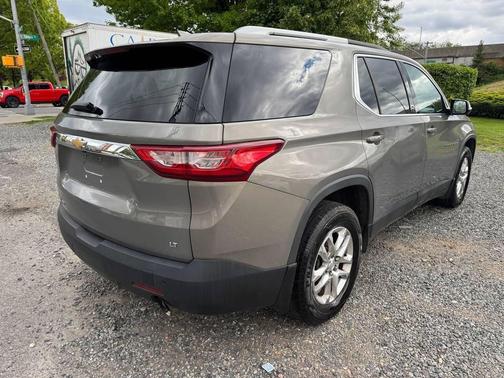 Gray 2018 Chevrolet Traverse LT Cloth