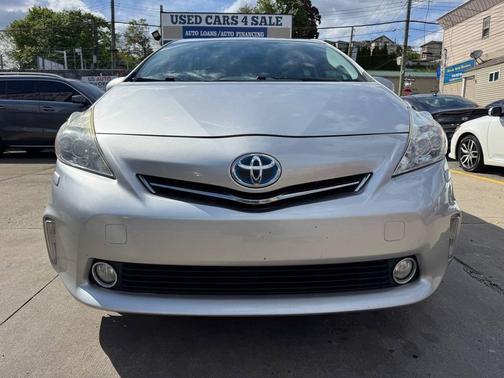 Silver 2014 Toyota Prius v Five