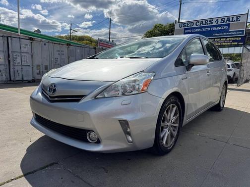 Silver 2014 Toyota Prius v Five