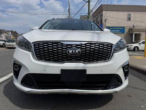White 2019 Kia Sorento SX