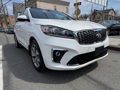 White 2019 Kia Sorento SX