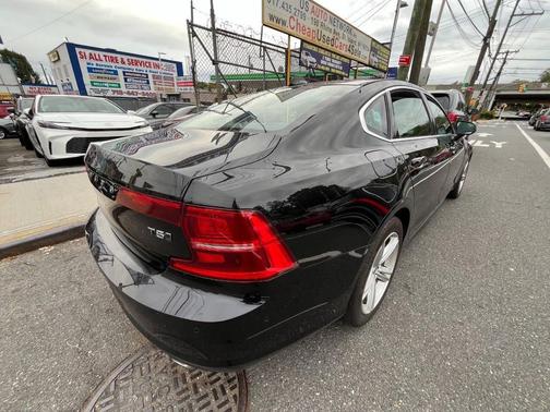 2019 Volvo S90 T5 Momentum