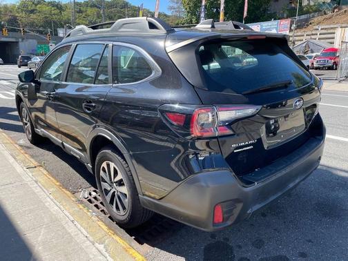 2022 Subaru Outback Base