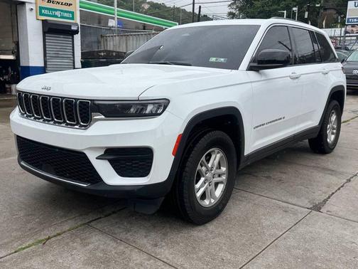 White 2023 Jeep Grand Cherokee Laredo