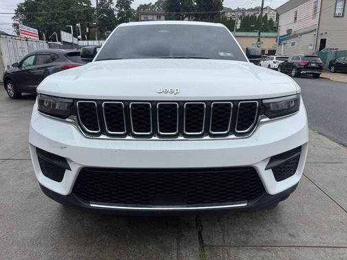 White 2023 Jeep Grand Cherokee Laredo