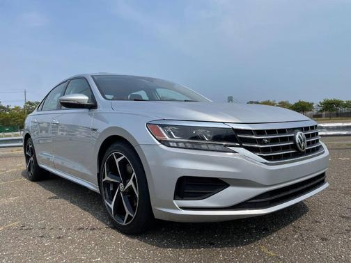 2020 Volkswagen Passat 2.0T R-Line