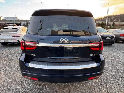 2021 INFINITI QX80 Luxe
