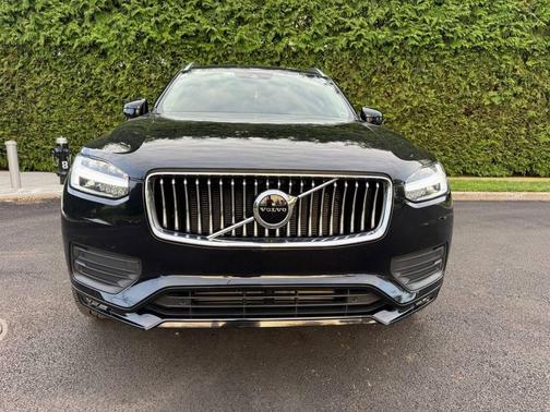 2022 Volvo XC90 T5 Momentum